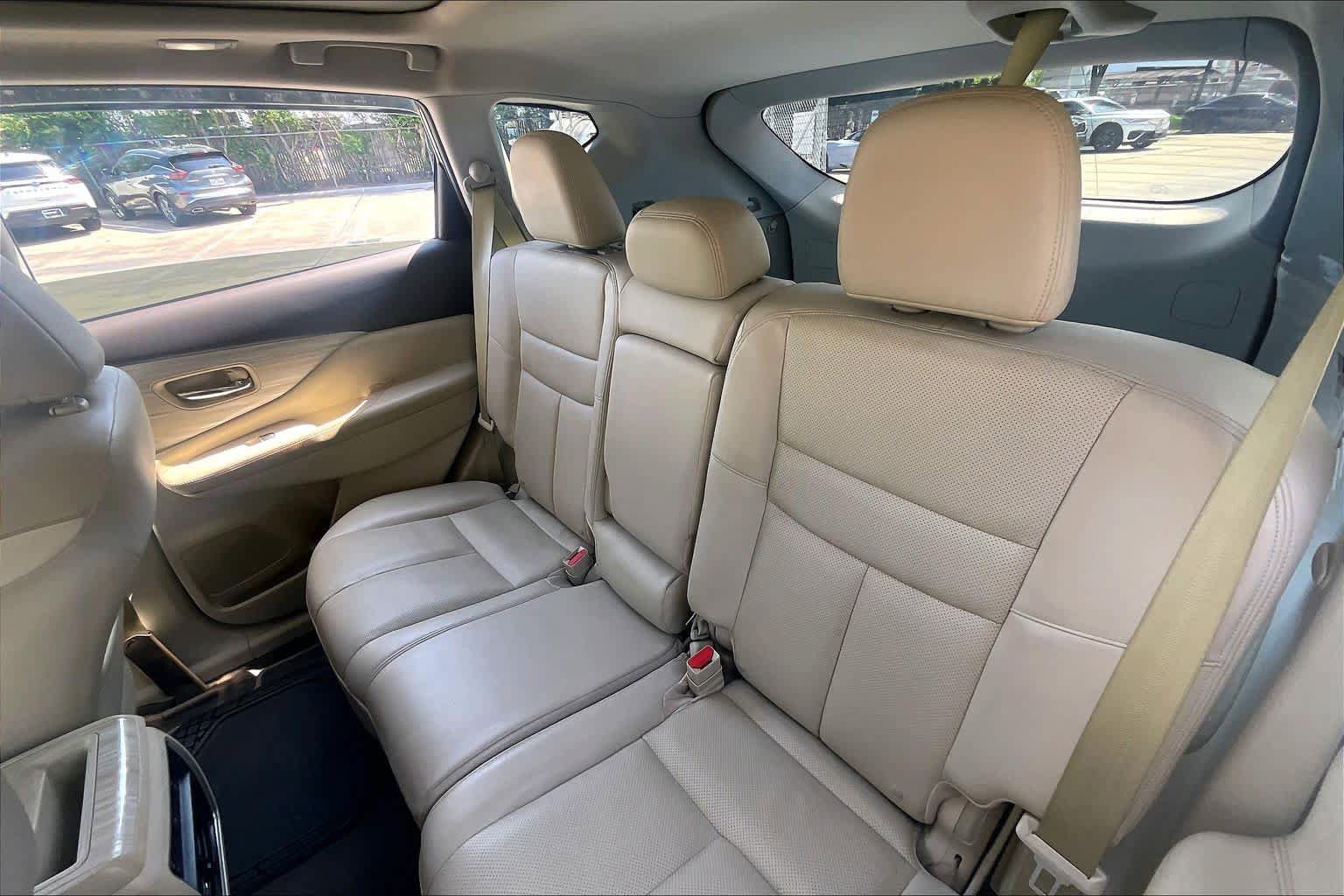 Used 2016 Nissan Murano Platinum w/ Platinum Technology Package FWD image 19