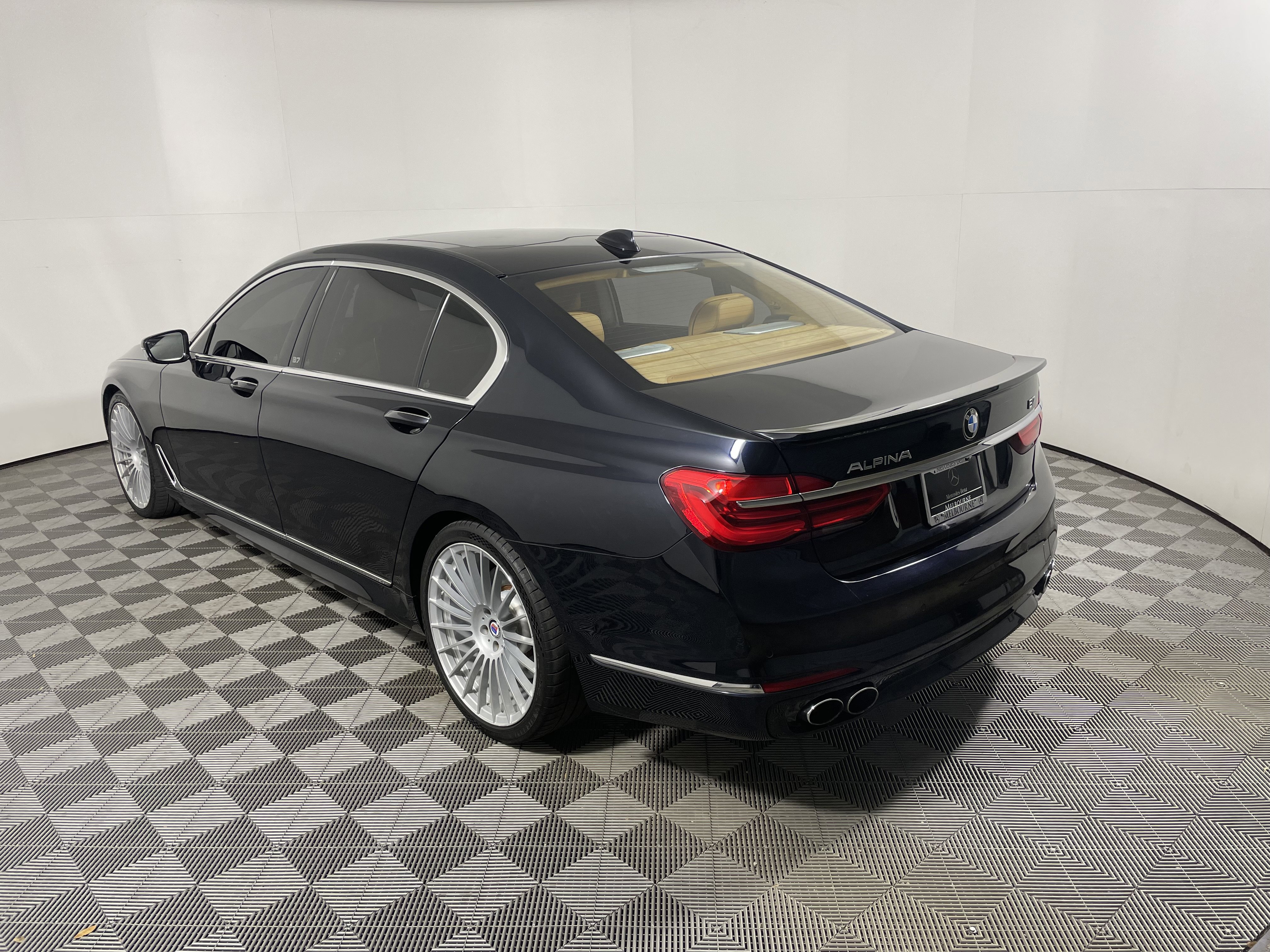 Used 2018 BMW ALPINA B7 xDrive AWD/4WD image 3