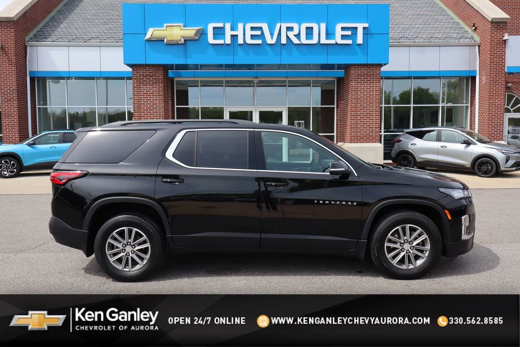 Used 2023 Chevrolet Traverse LT FWD image 1