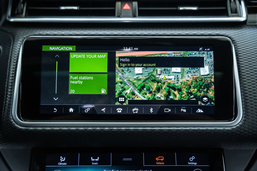 Used 2018 Land Rover Range Rover Velar R-Dynamic SE AWD/4WD image 26