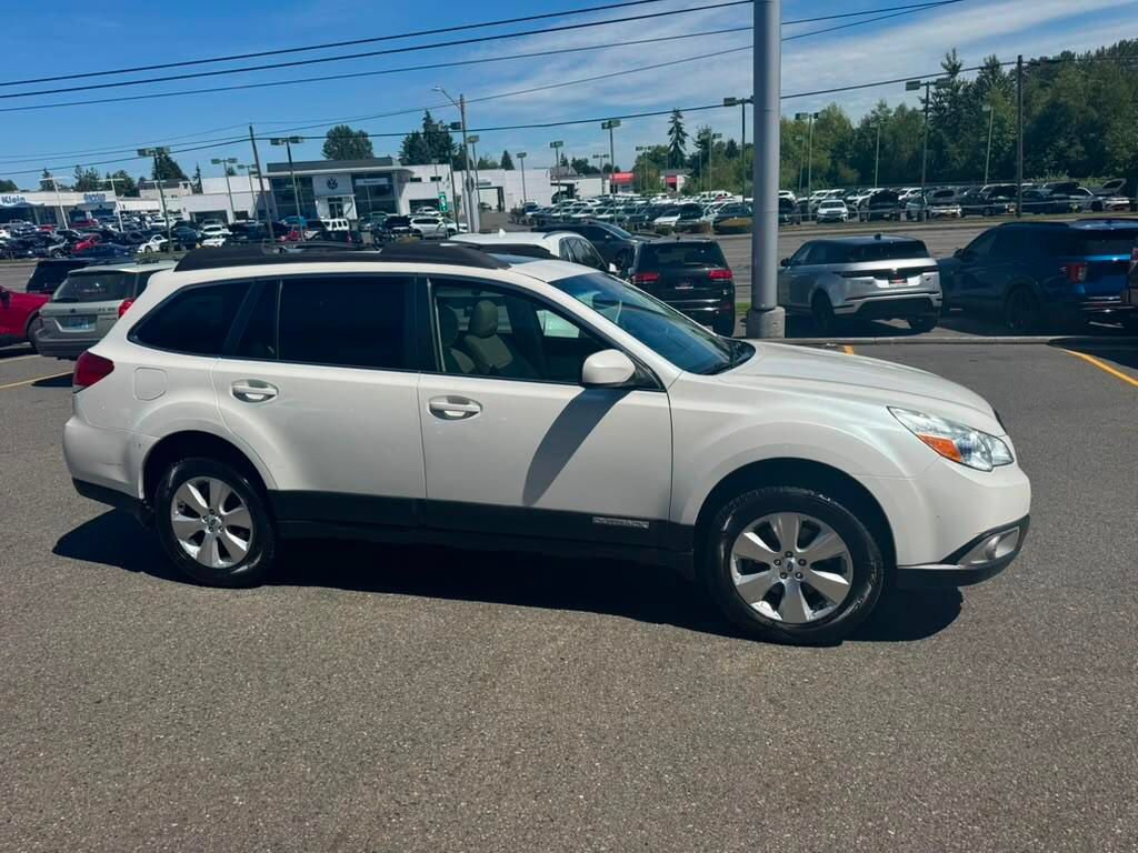 Used 2012 Subaru Outback 3.6R Limited w/ Moonroof Pkg AWD/4WD image 5