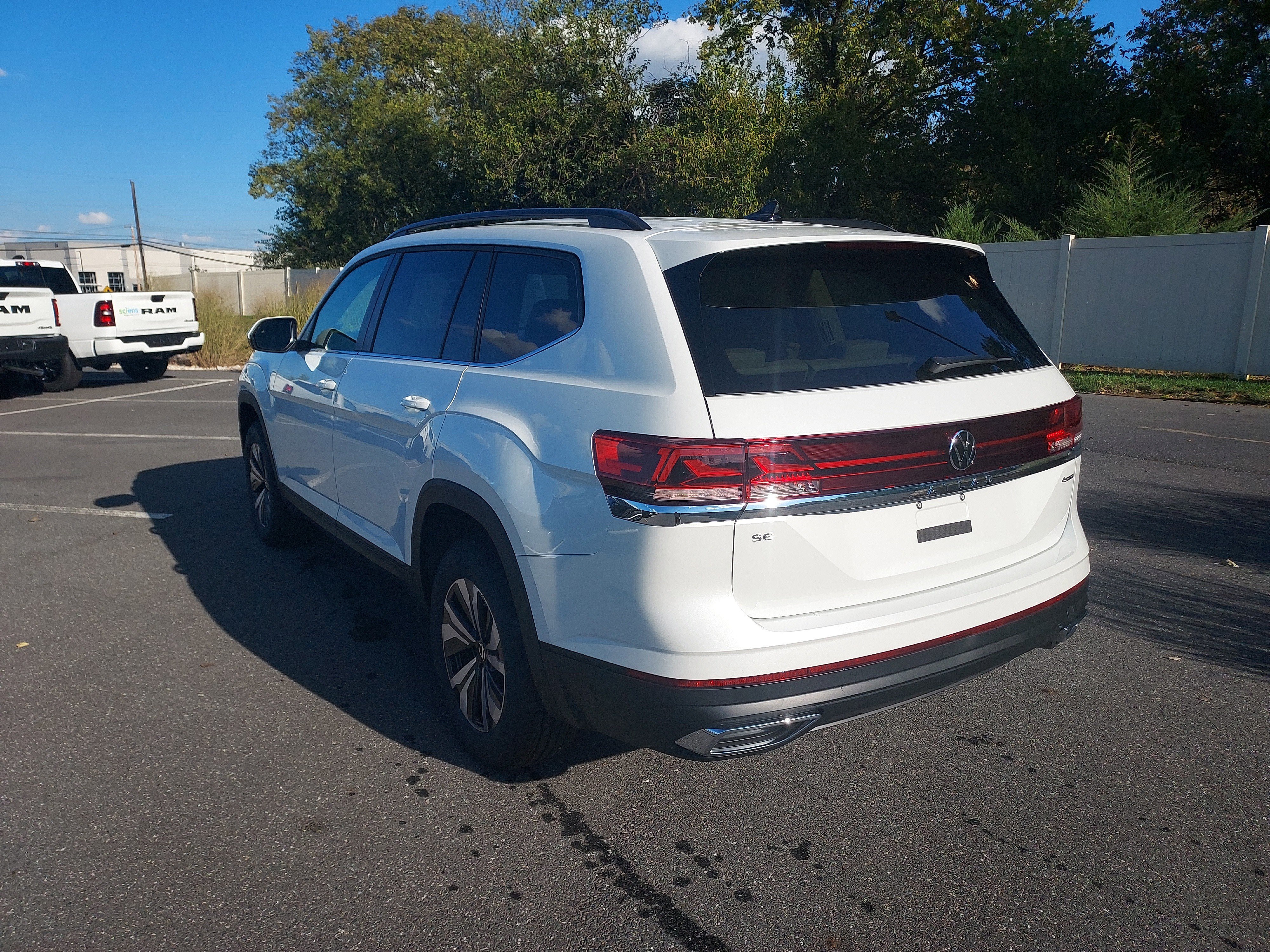 New 2026 Volkswagen Atlas SE image 7