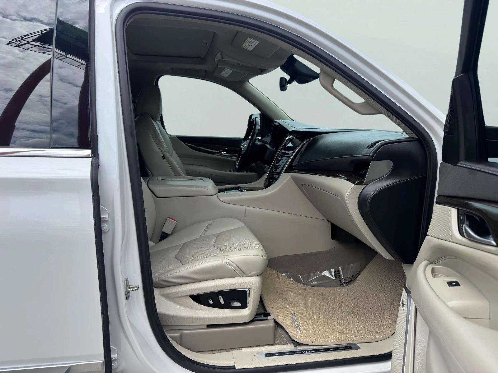 Used 2020 Cadillac Escalade Premium Luxury AWD/4WD image 52