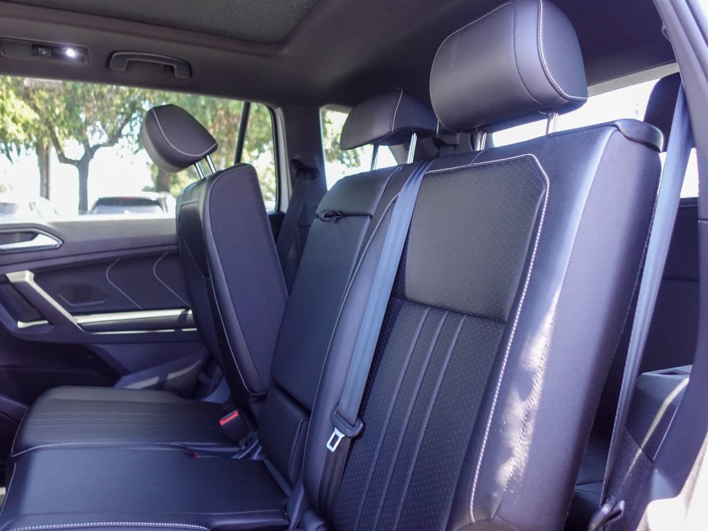 Used 2023 Volkswagen Tiguan SE R-Line FWD image 23