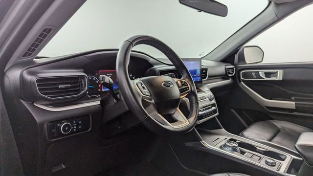 Used 2023 Ford Explorer XLT w/ Equipment Group 202A image 3