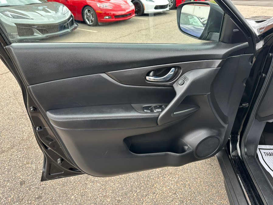 Used 2018 Nissan Rogue S image 9