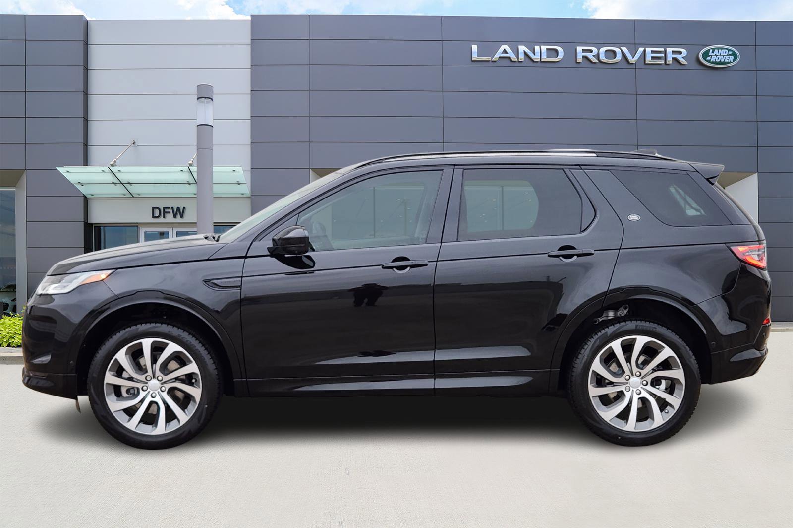 New 2025 Land Rover Discovery Sport S image 3