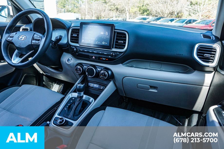 Used 2025 Hyundai Venue SEL image 24