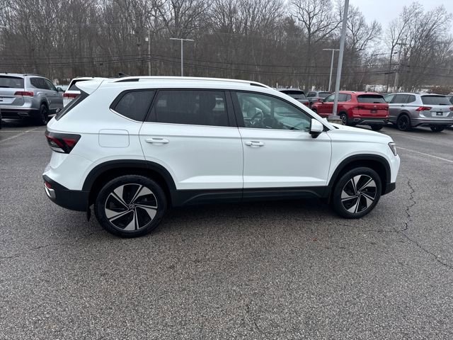 Certified 2025 Volkswagen Taos SE image 10