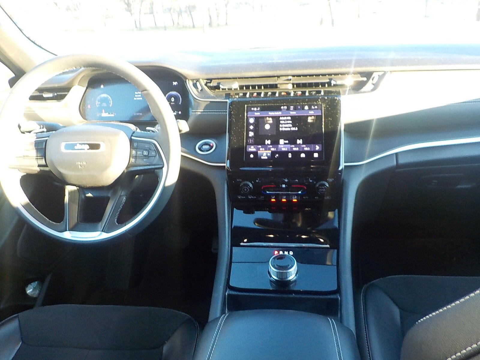 Used 2024 Jeep Grand Cherokee Altitude AWD/4WD image 14