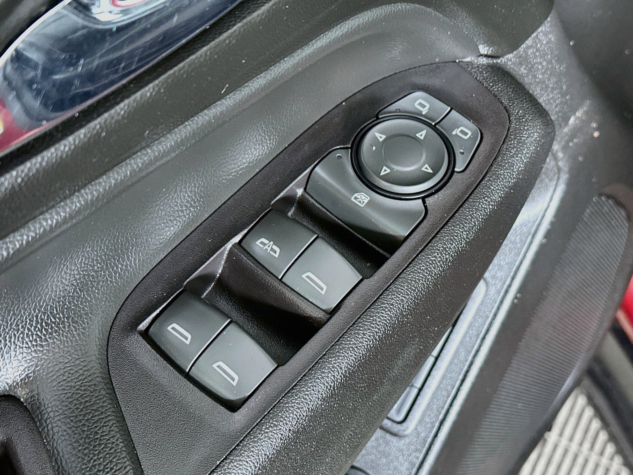 Used 2018 Chevrolet Equinox Premier FWD image 17