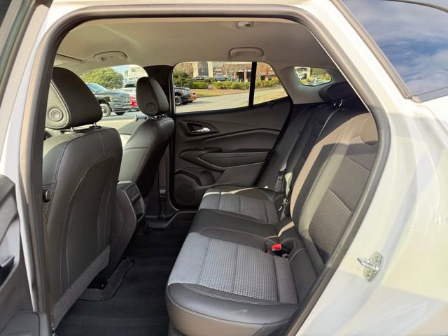 Used 2025 Chevrolet Trax LT FWD image 26