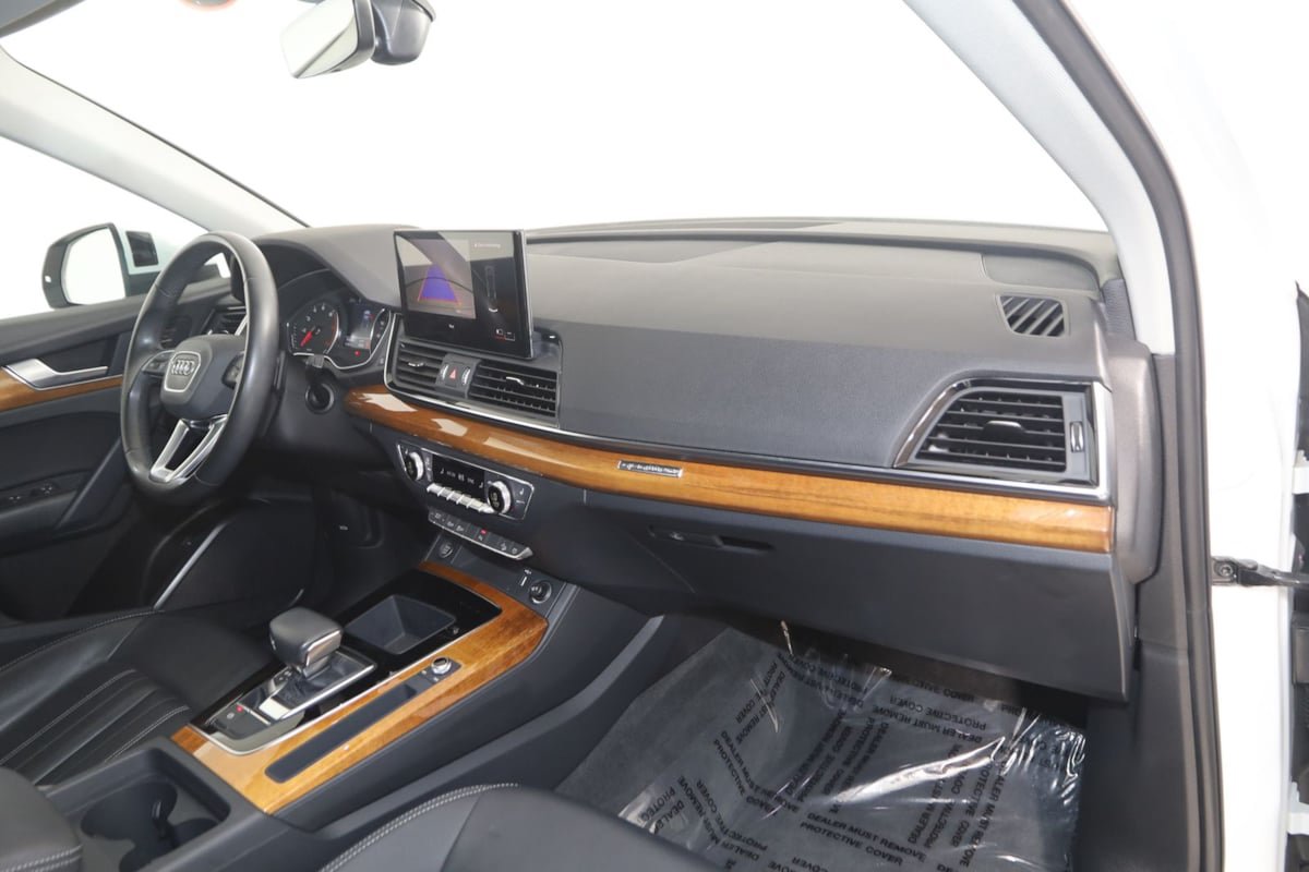 Used 2023 Audi Q5 2.0T Premium w/ Convenience Package AWD/4WD image 39