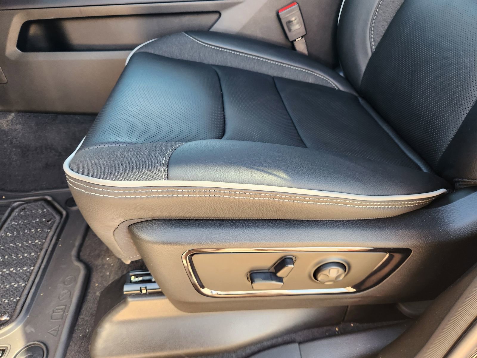 New 2026 RAM 1500 Limited image 21