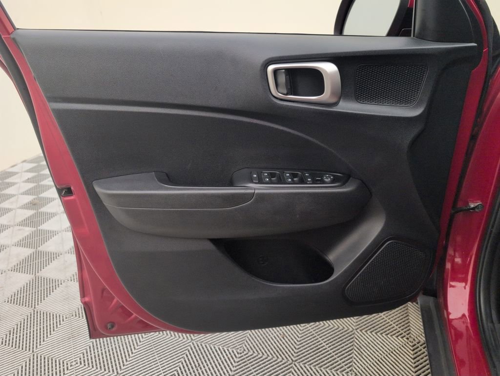 Used 2021 Hyundai Venue SE image 35