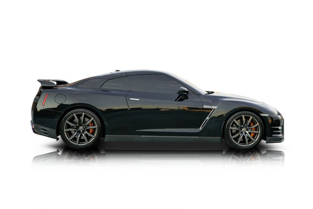 Used 2014 Nissan GT-R Premium w/ Premium Interior Package AWD/4WD image 2