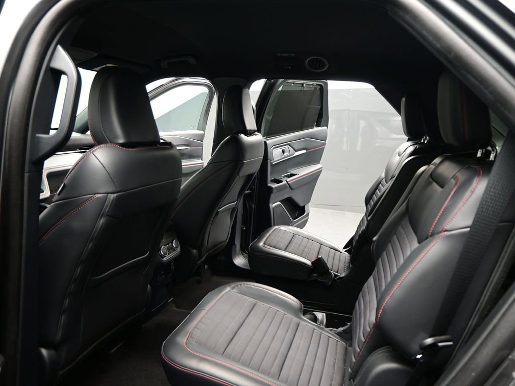 Used 2025 Ford Explorer ST-Line w/ Premium Package image 25