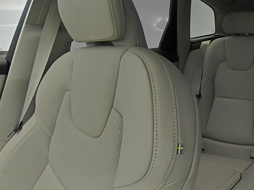 New 2026 Volvo XC60 T8 Ultra w/ Climate Package PRO AWD/4WD image 29