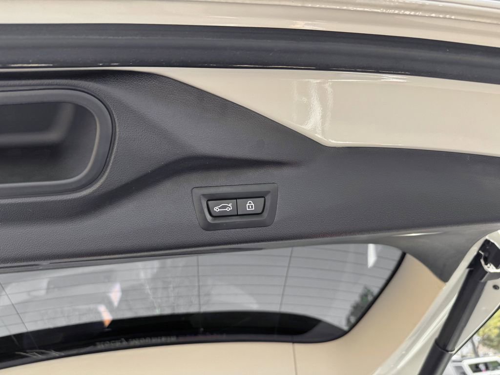 Used 2022 BMW X7 xDrive40i image 11