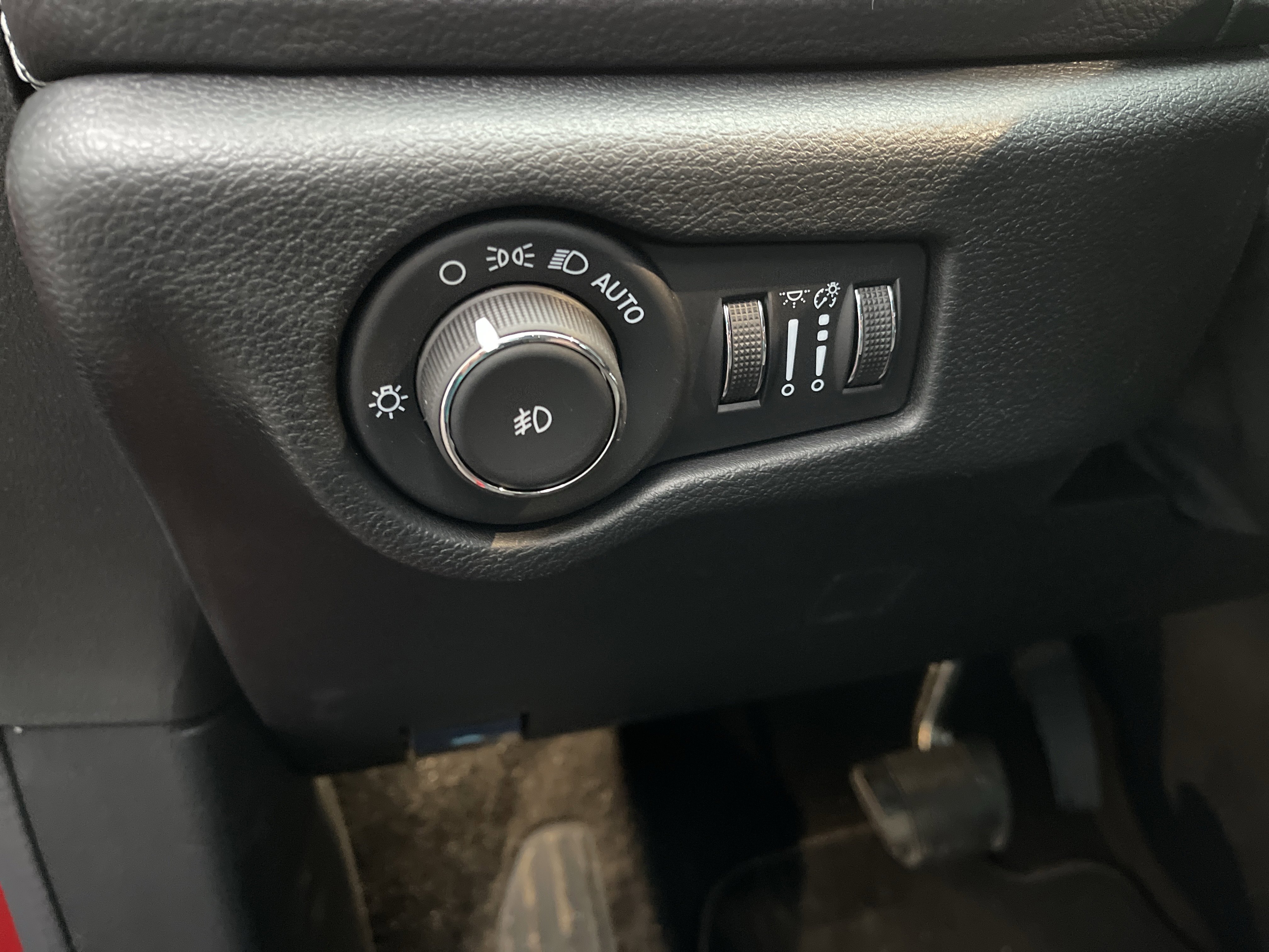 New 2026 Chrysler Pacifica Limited w/ Trailer Tow Group image 23