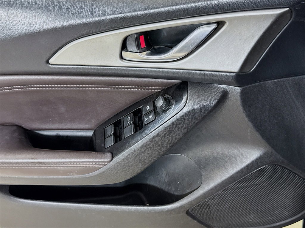 Used 2018 MAZDA MAZDA3 Touring image 16