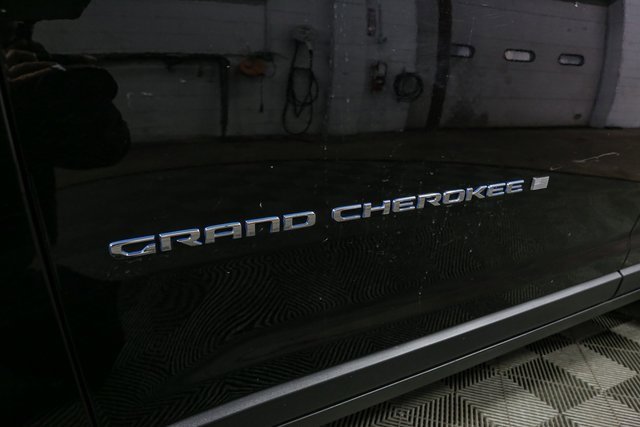 Used 2022 Jeep Grand Cherokee Limited 4xe image 7