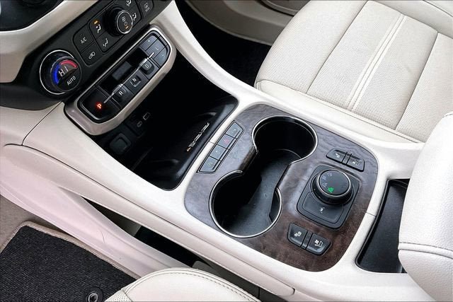 Used 2022 GMC Acadia Denali AWD/4WD image 14
