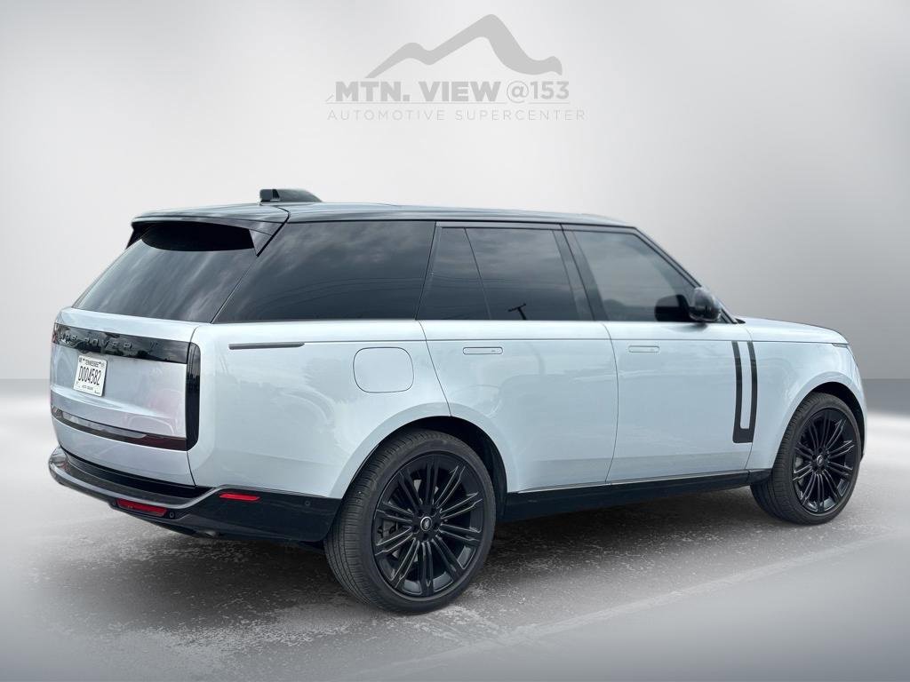 Used 2024 Land Rover Range Rover SE image 3
