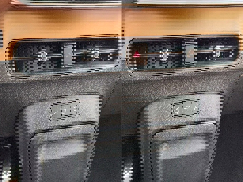 New 2025 Volkswagen ID. Buzz Pro S image 17