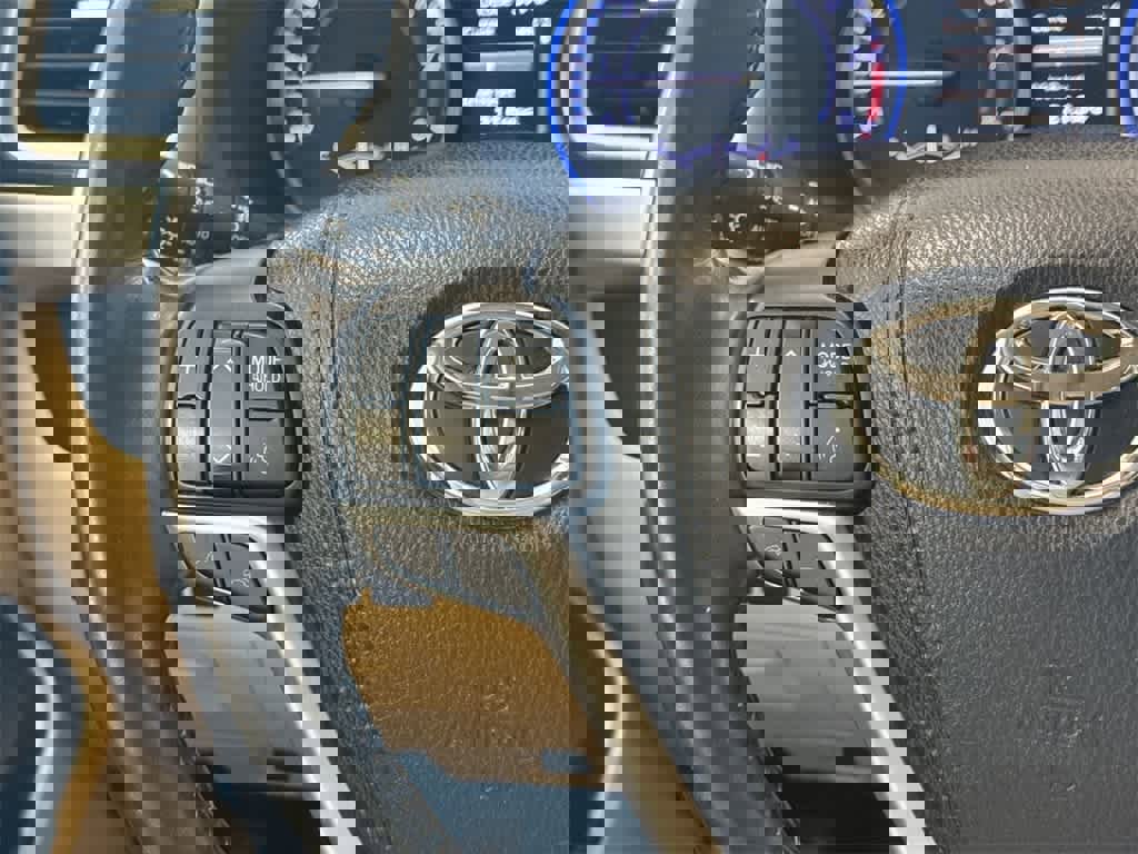 Used 2018 Toyota Highlander Limited image 26