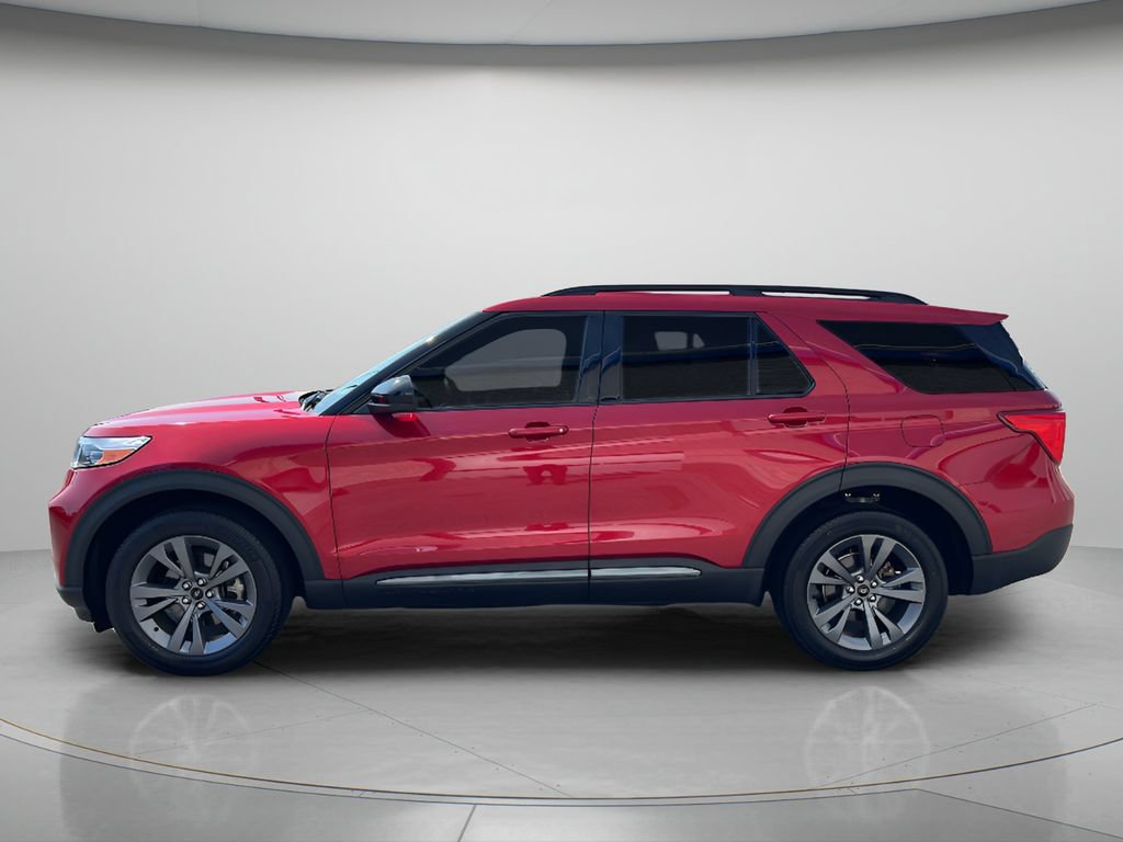 Used 2023 Ford Explorer XLT w/ Equipment Group 202A AWD/4WD image 4