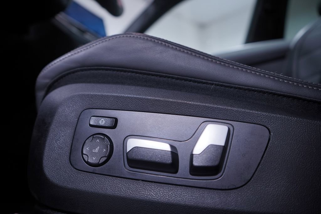 Used 2025 BMW X5 xDrive40i w/ Parking Assistance Package image 18