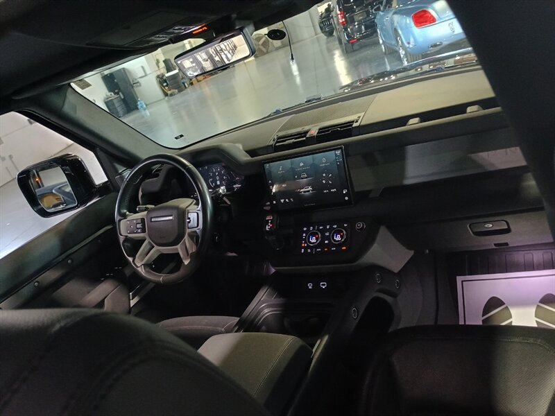 Used 2022 Land Rover Defender 110 X-Dynamic SE AWD/4WD image 34