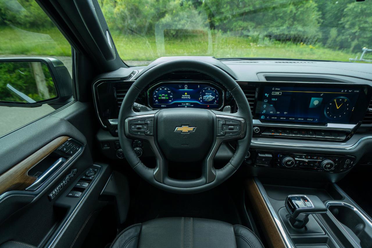 Used 2023 Chevrolet Silverado 1500 High Country w/ High Country Premium Package AWD/4WD image 16