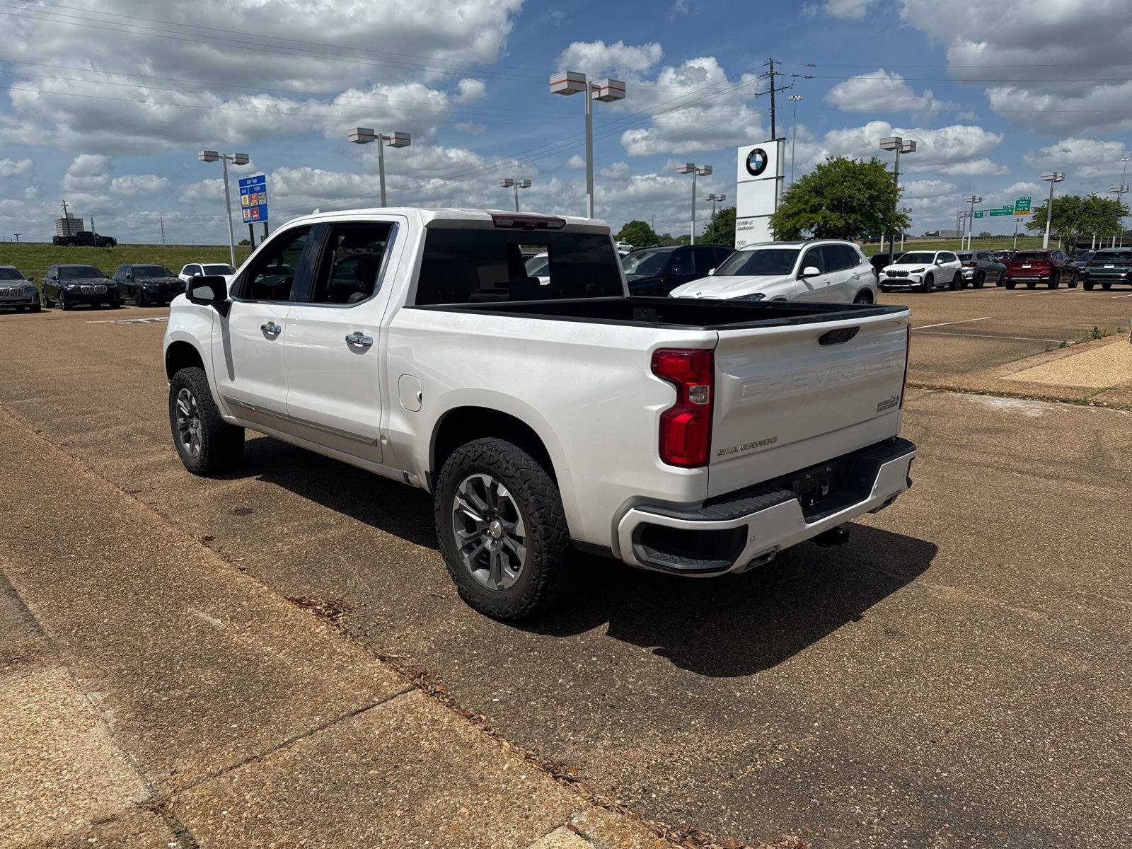 Used 2023 Chevrolet Silverado 1500 High Country w/ Technology Package AWD/4WD image 7