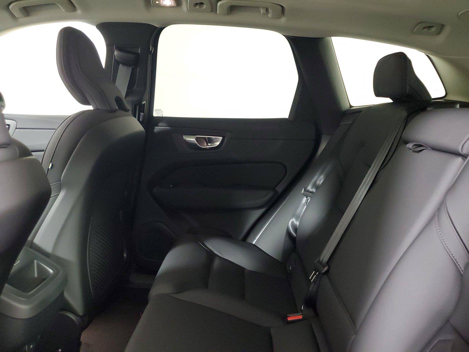New 2027 Volvo XC60 B5 Plus AWD/4WD image 12