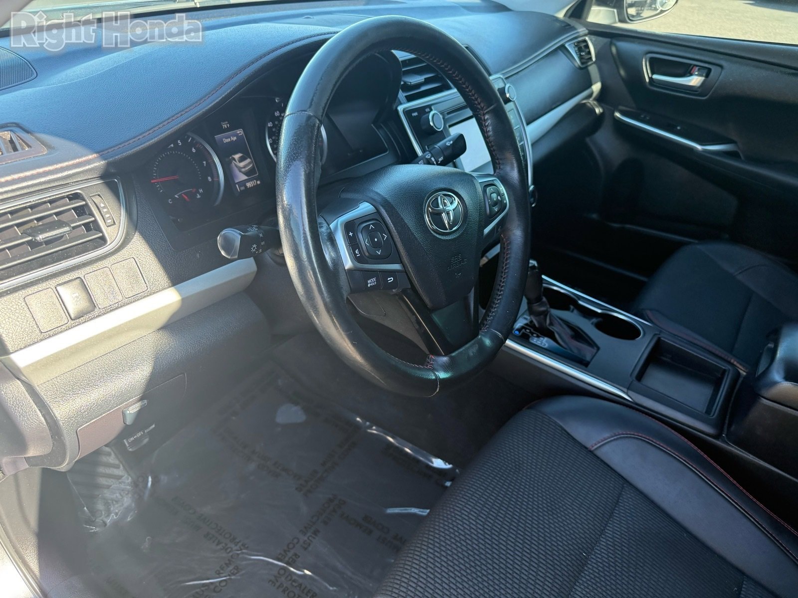 Used 2016 Toyota Camry SE image 11