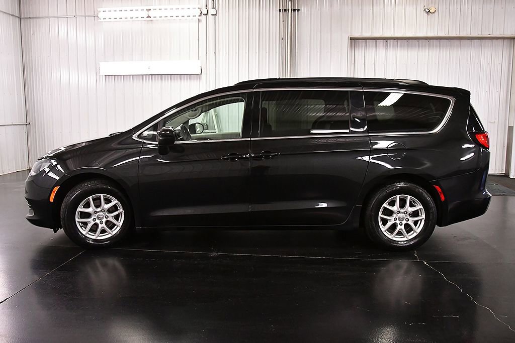 Used 2020 Chrysler Voyager Lxi FWD image 4