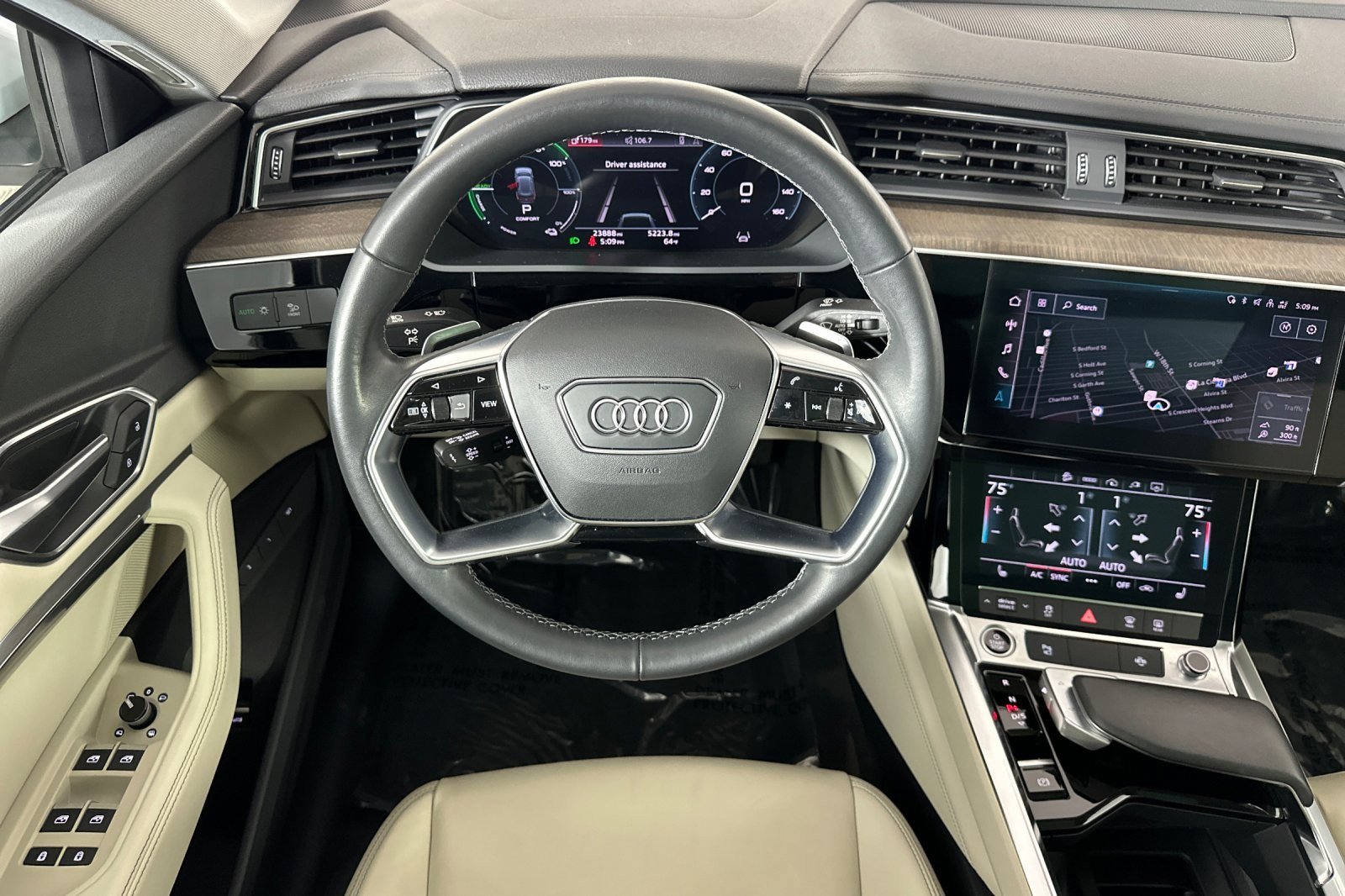 Used 2022 Audi e-tron Premium w/ Convenience Plus Package image 13