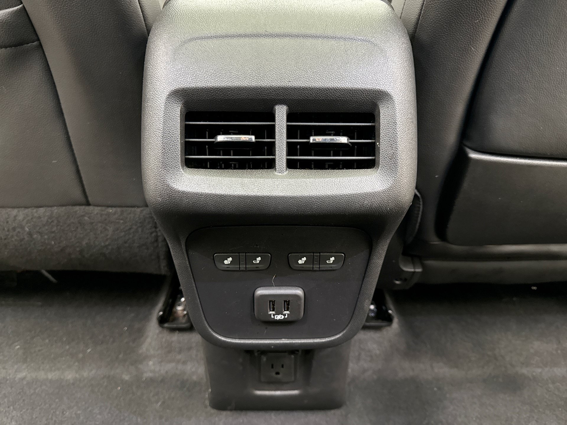 Used 2023 GMC Terrain Denali w/ Black Diamond Edition AWD/4WD image 21