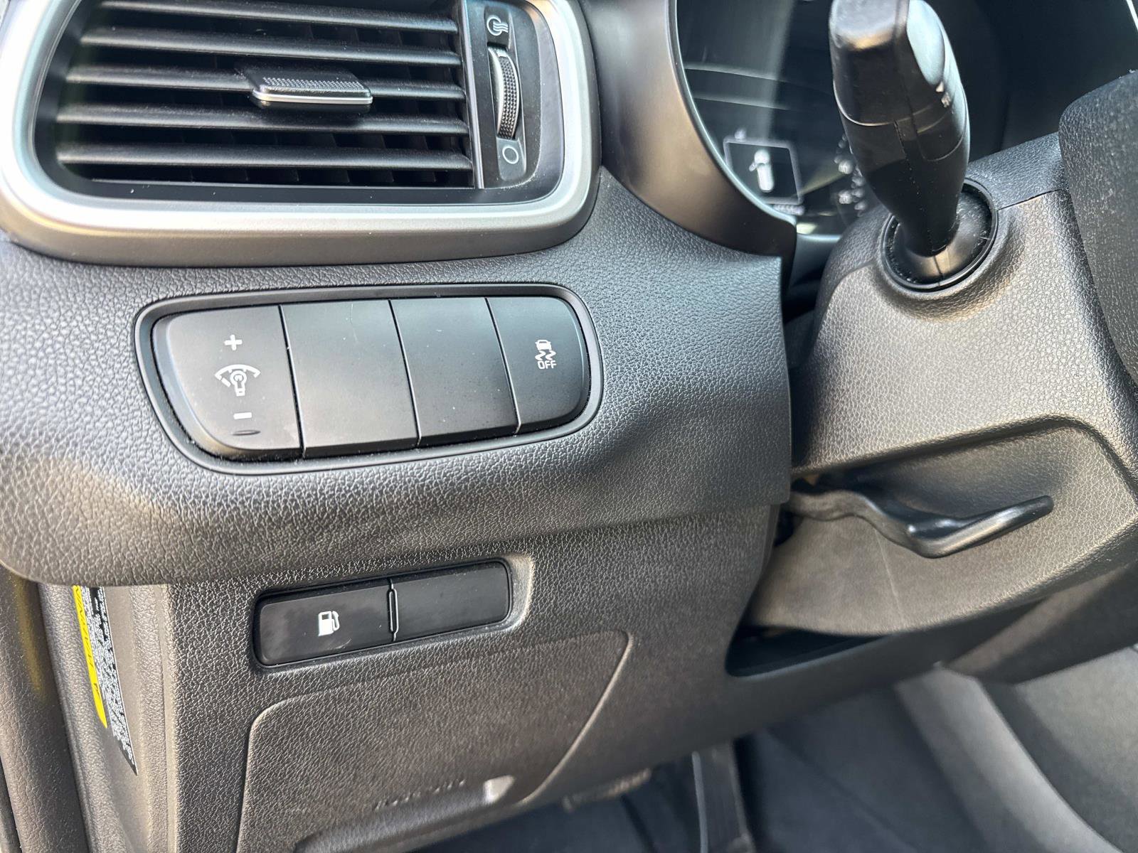 Used 2017 Kia Sorento LX image 35