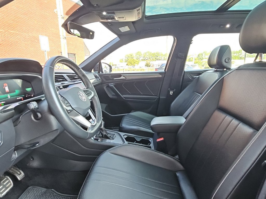 Used 2023 Volkswagen Tiguan SE R-Line FWD image 23