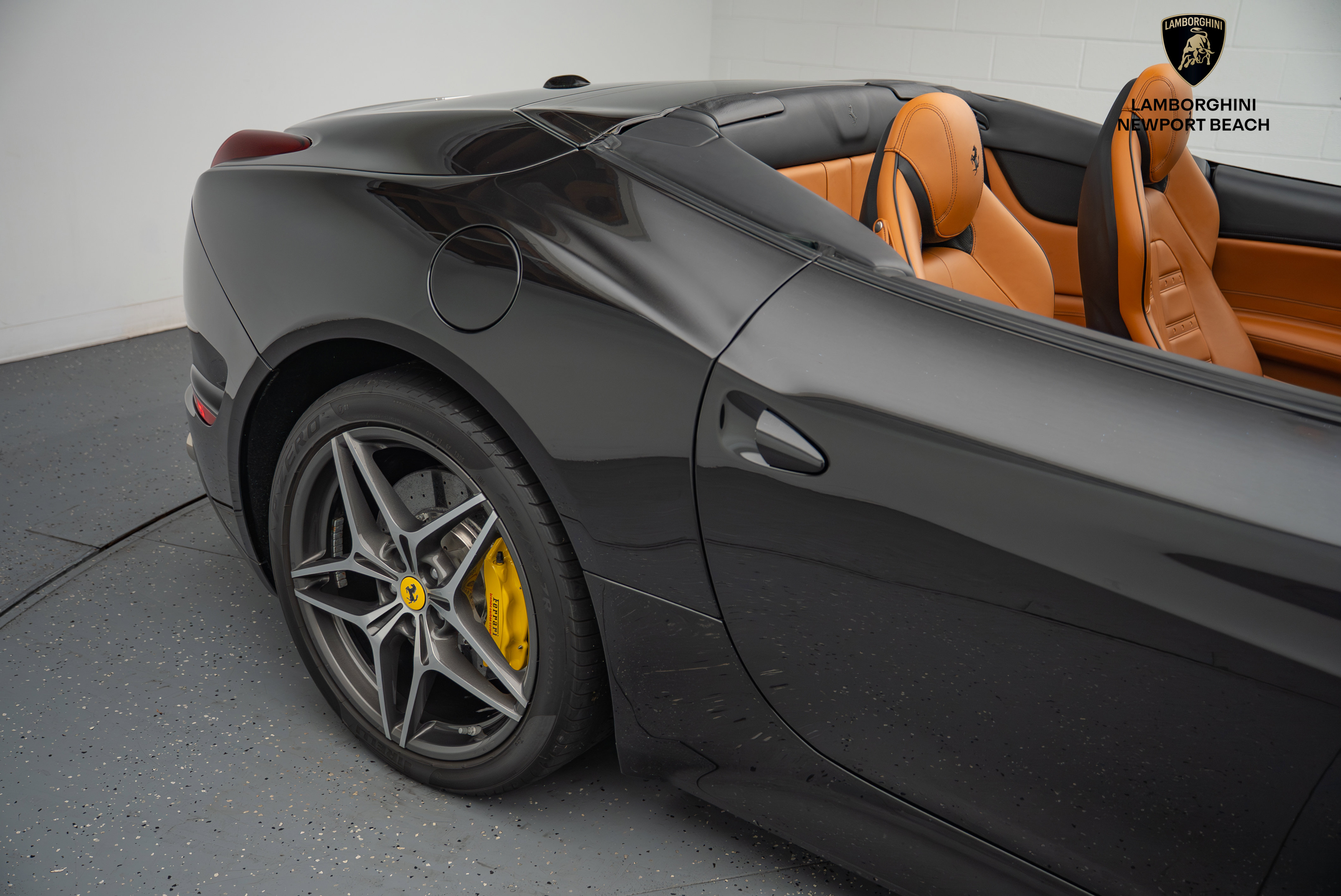 Used 2015 Ferrari California T RWD image 5