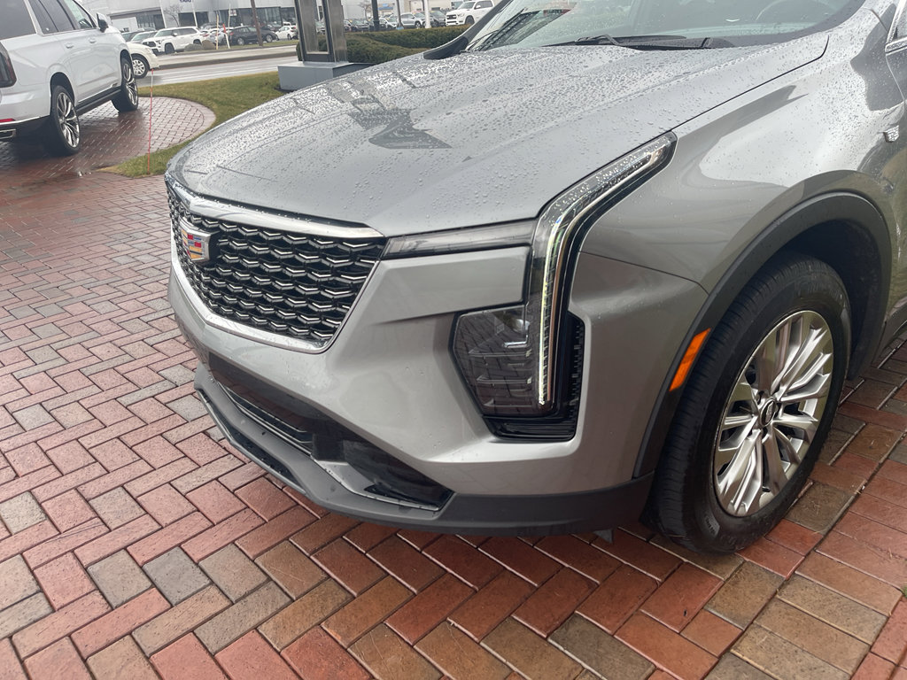 Used 2025 Cadillac XT4 Premium Luxury image 2