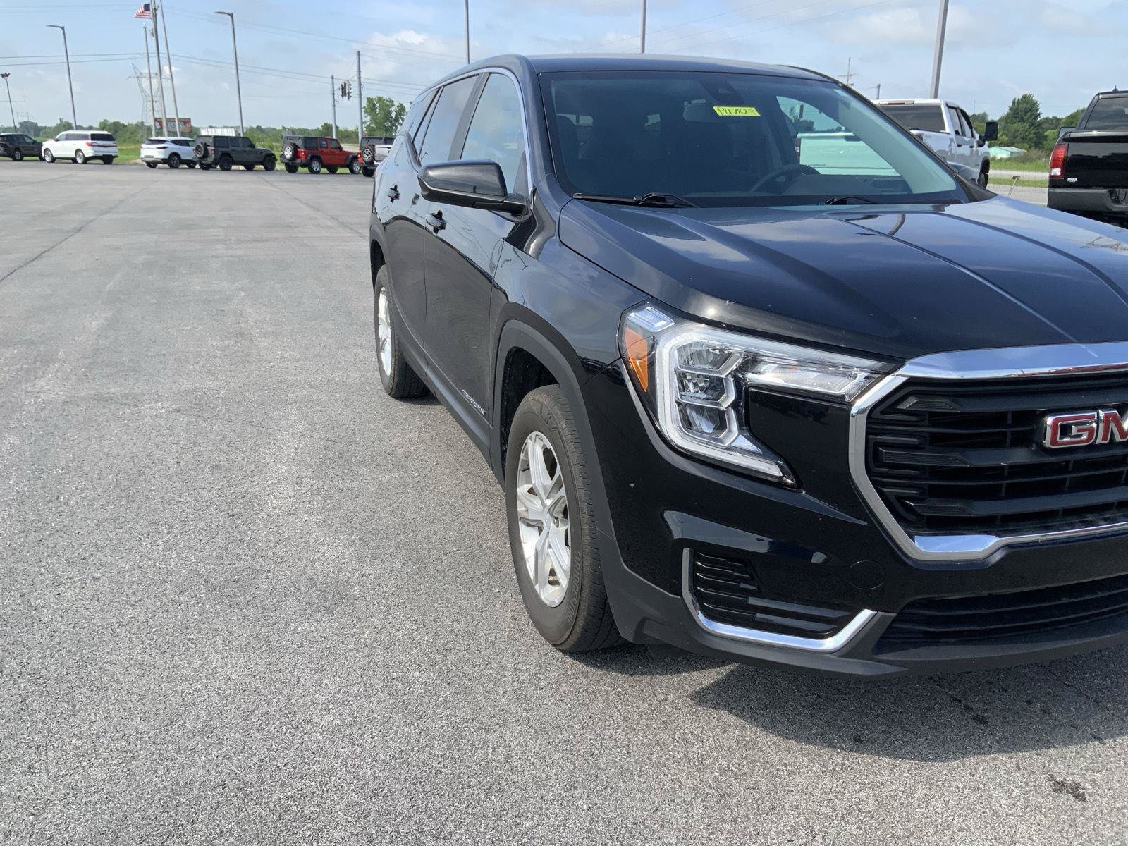 Used 2023 GMC Terrain SLE AWD/4WD image 14