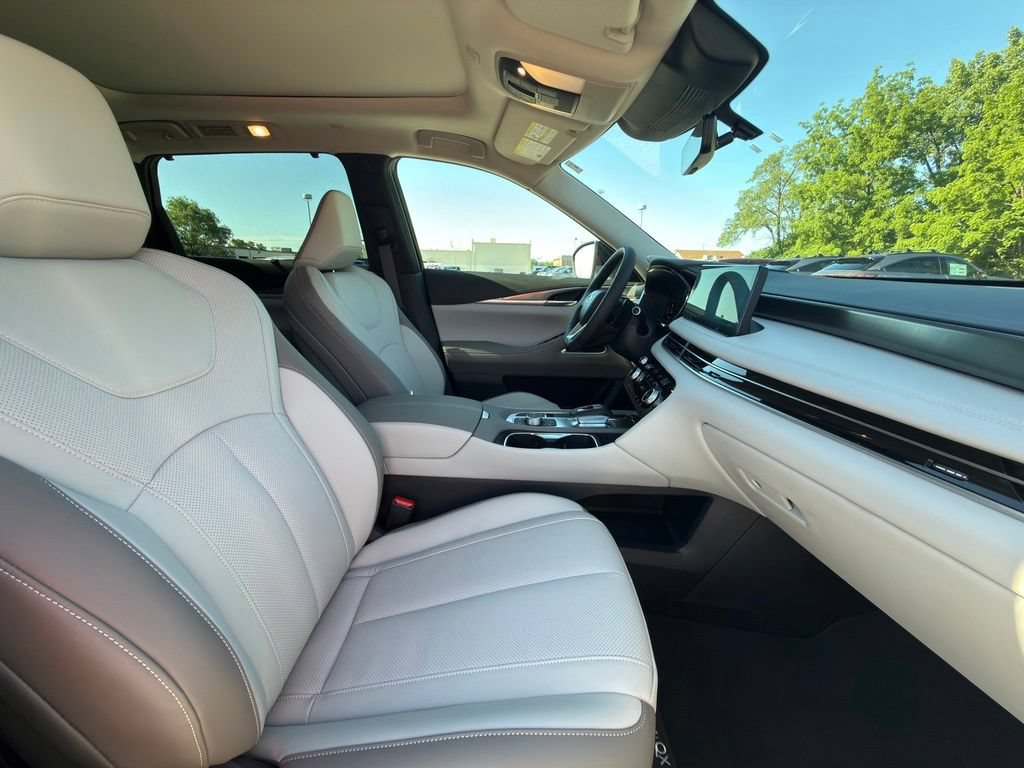 Certified 2026 INFINITI QX60 Luxe w/ Cargo Package AWD/4WD image 16
