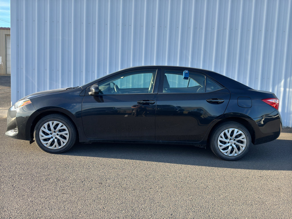 Used 2019 Toyota Corolla LE image 3