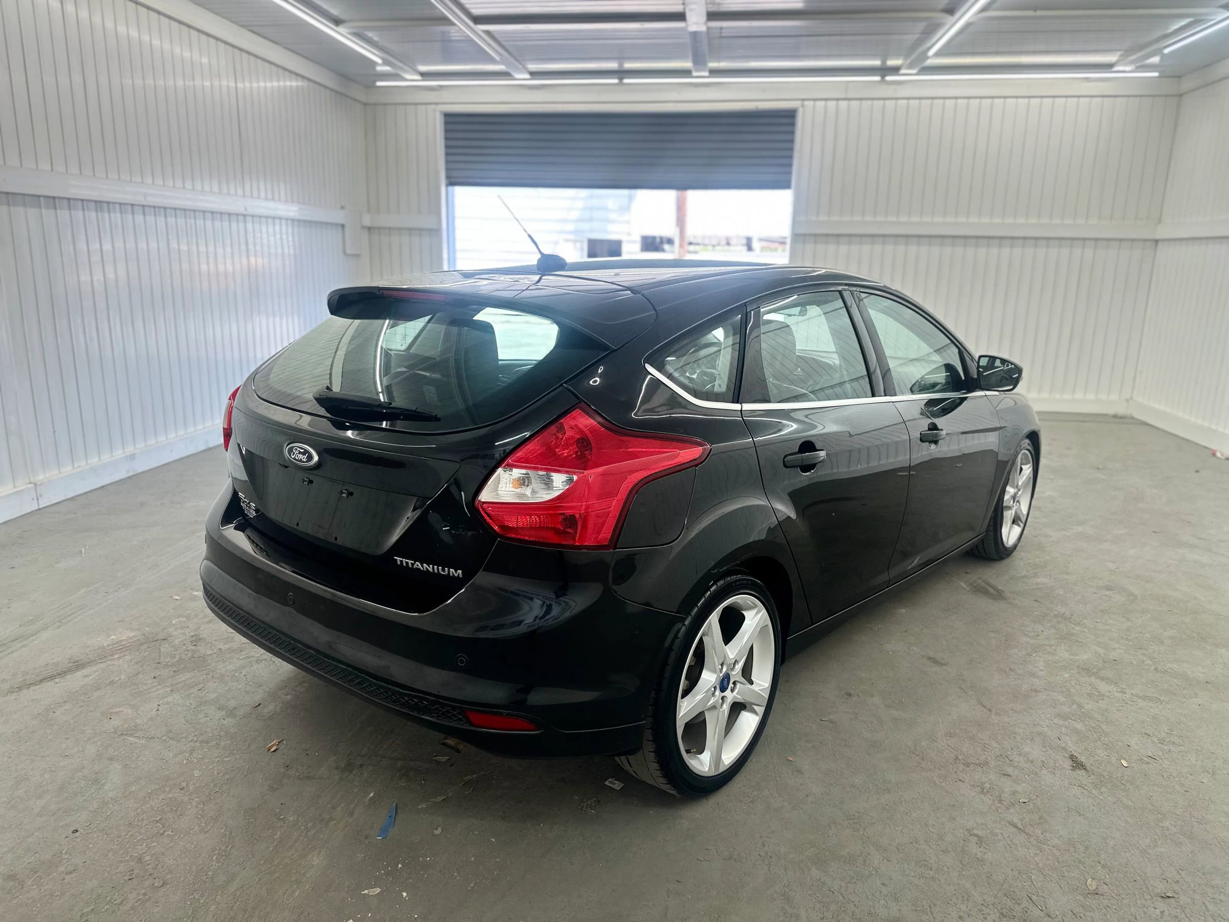 Used 2013 Ford Focus Titanium w/ Titanium Handling Pkg FWD image 5