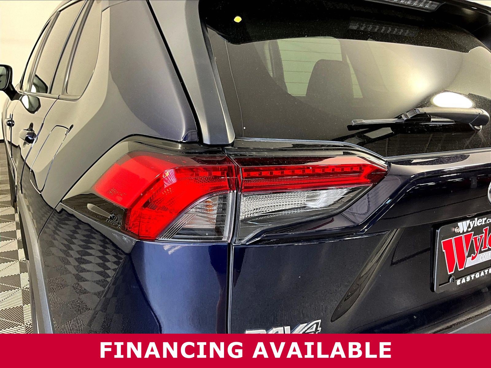 Used 2020 Toyota RAV4 XLE w/ Convenience Package FWD image 19