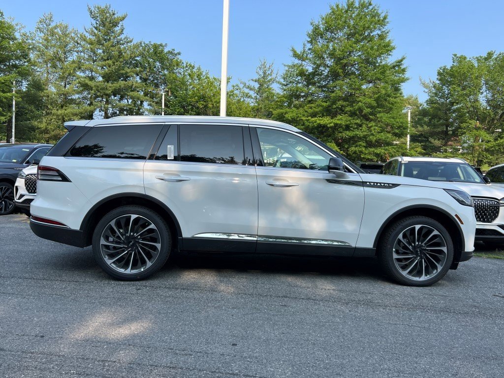 New 2025 Lincoln Aviator Reserve w/ Illumination Package image 2
